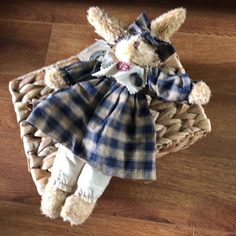 Boyds Bears & Friends: DAISEY stuffed bunny - Picture 3 of 5